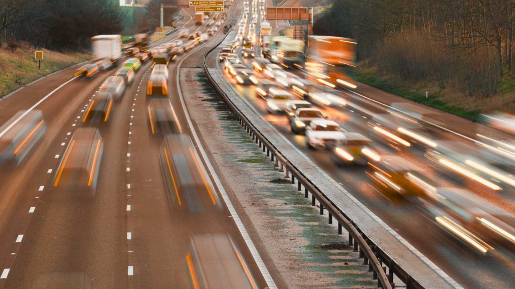 Autoroute bruyante : environnement nocif pour notre audition